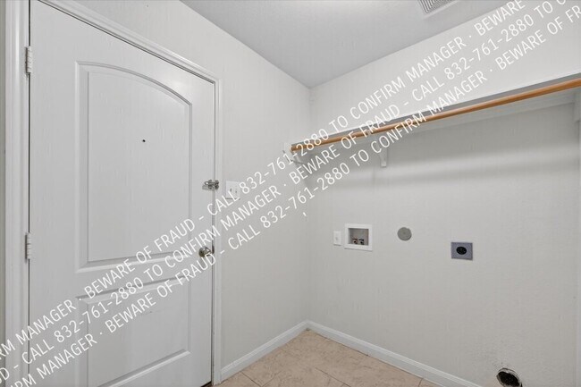 Building Photo - 2126 Redbud Dr