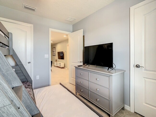 Building Photo - 2404 Tangier Dr