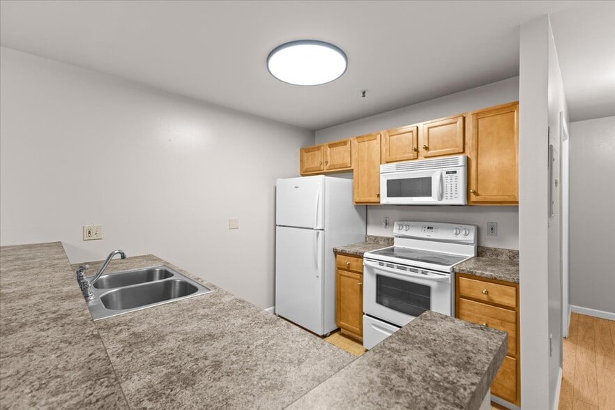 Kitchen - 340 Hildred Dr