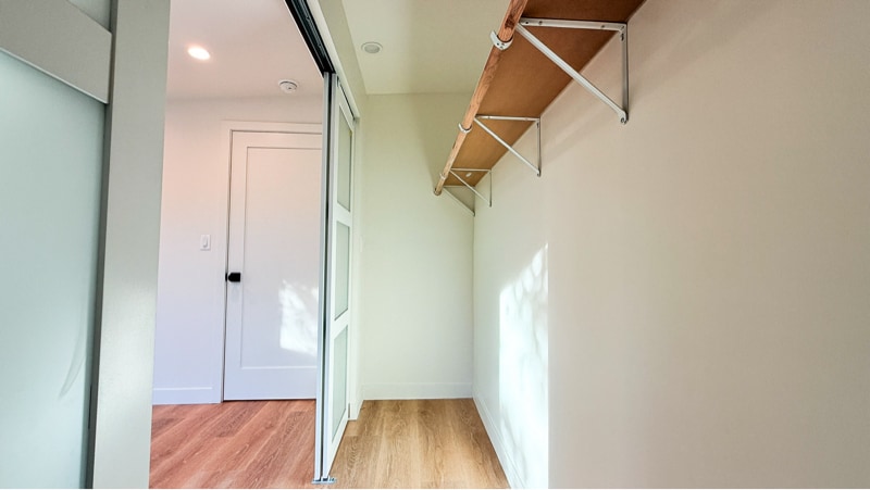 Building Photo - 546 W Ash Ave