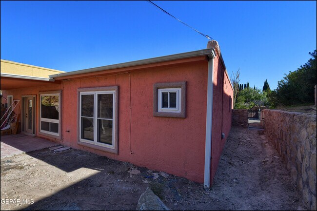 Building Photo - 3609 Okeefe Dr