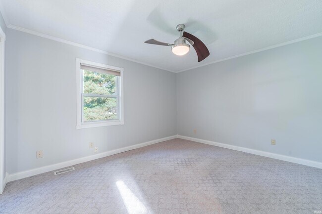 Building Photo - 657 E Heather Dr