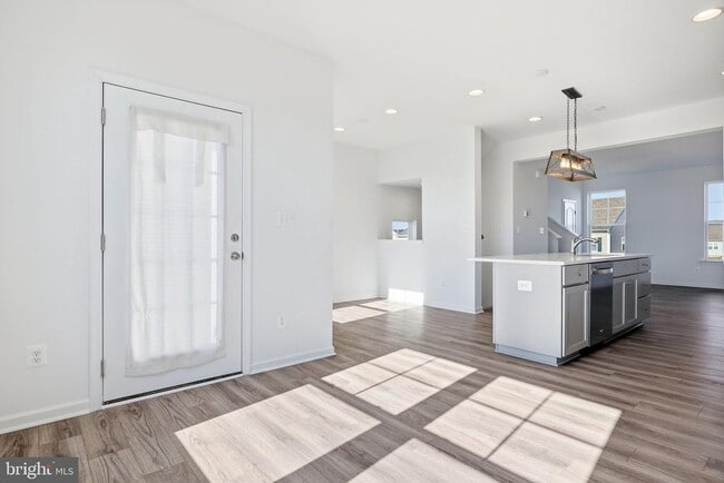 Building Photo - 38 Kirby Ct