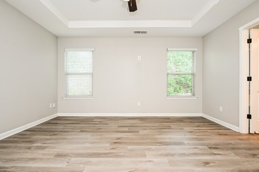 Building Photo - 221 Magnaview Dr