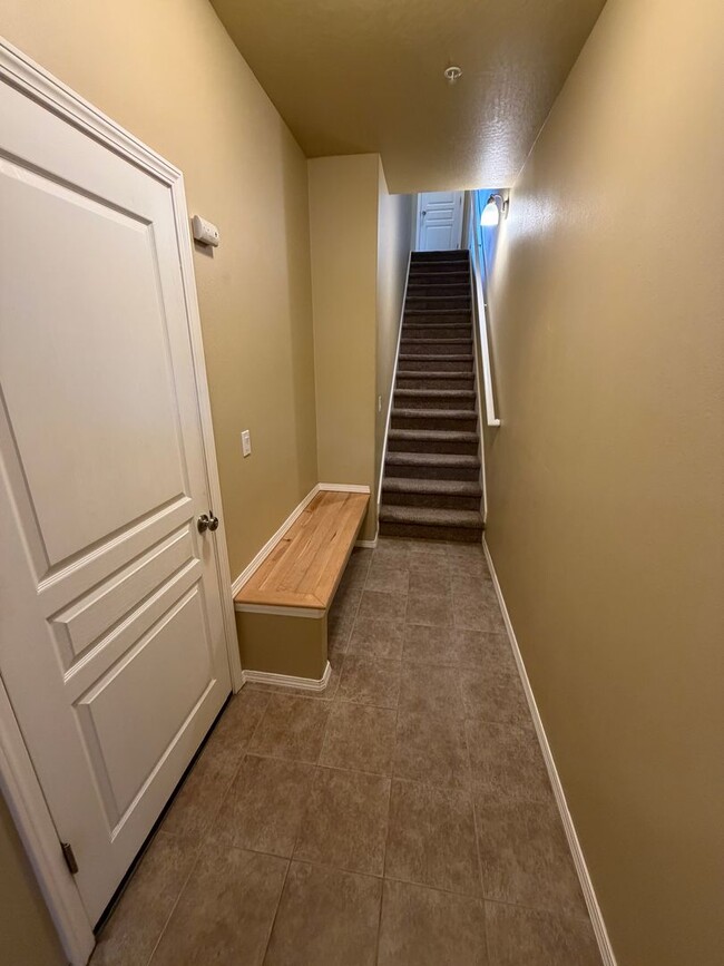 Building Photo - Modern Comfort Meets Easy Living in McKenzie Ridge Estates