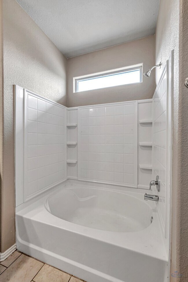 Building Photo - 5 Brooks Ranch Rd