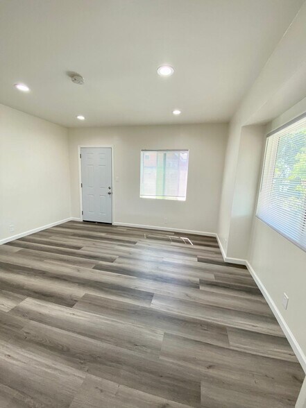 Building Photo - 1036 E O St