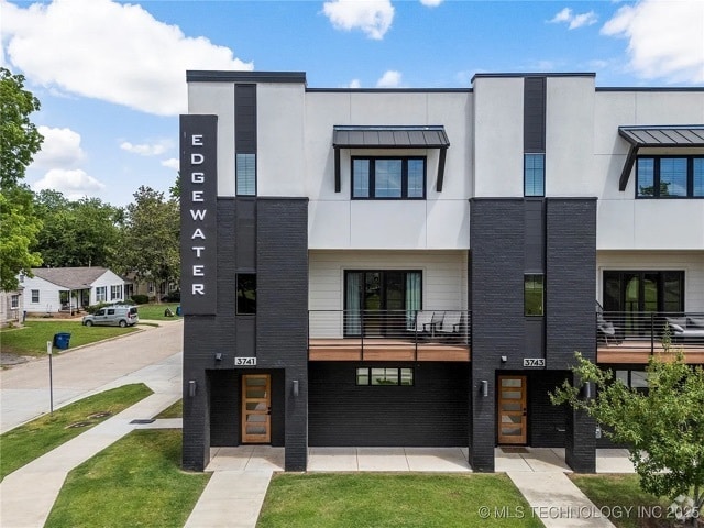 Building Photo - 3741 Riverside Dr