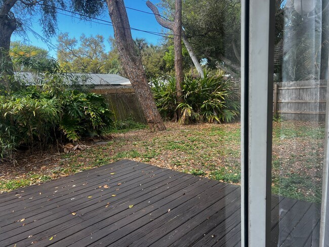 Building Photo - 2BR/2Bath Single Family 1 Car Garage South Venice Home!