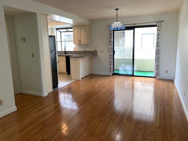 Building Photo - 15220 S Normandie Ave