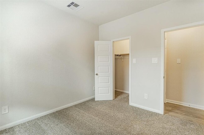 Building Photo - 14717 Pinion Ct