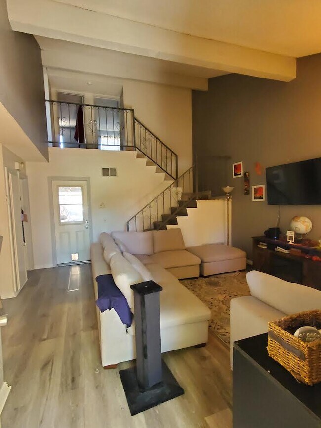 Building Photo - 4288 Rosemead Blvd