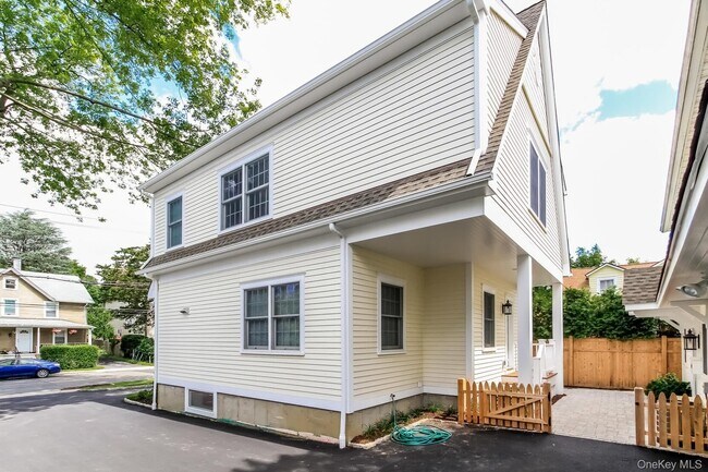 Building Photo - 420 Midland Ave