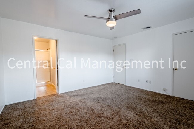 Building Photo - 3 Bedroom/2 Bath Home in Desired Riverlakes Community - $2395 per month!