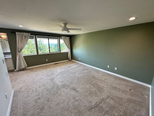 Building Photo - Stunning large 3 bedroom home in West Aubu...