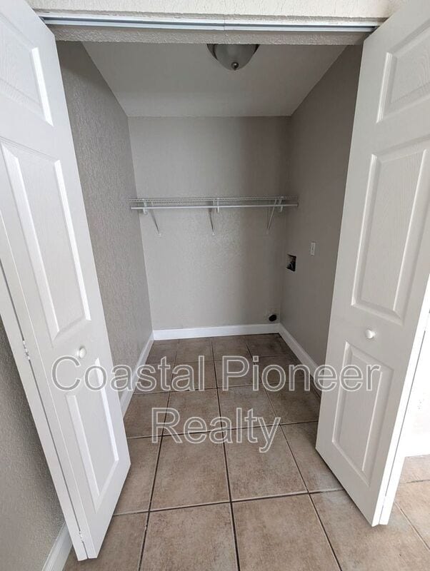 Building Photo - 5828 3rd St E