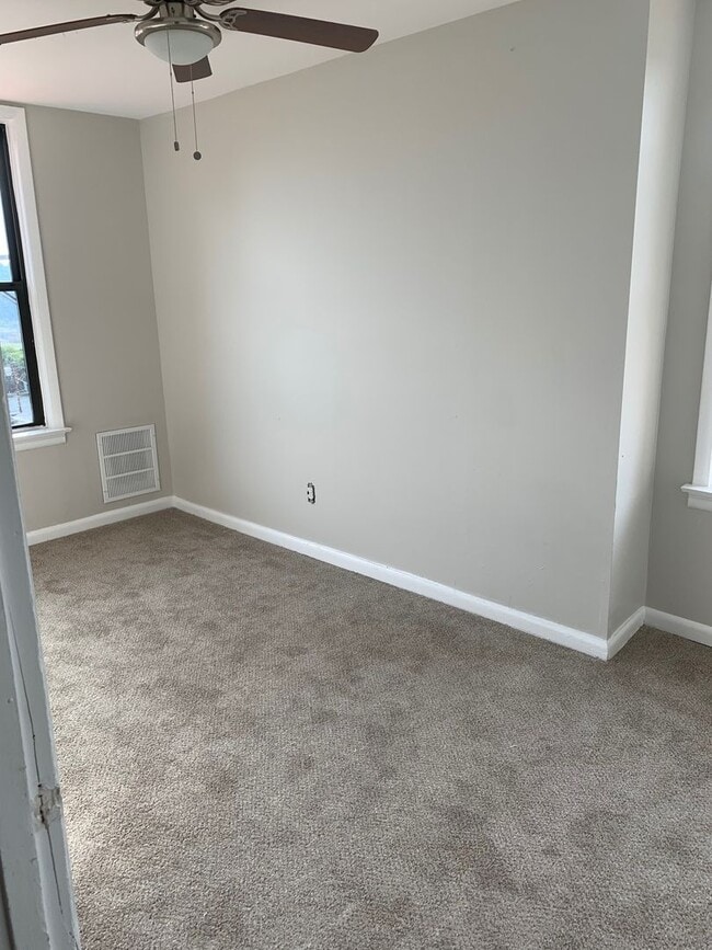 Building Photo - 701 Taylor Ave