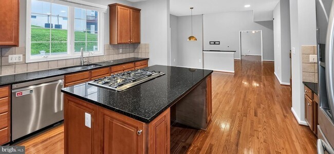 Building Photo - 6933 Sandy Creek Ct