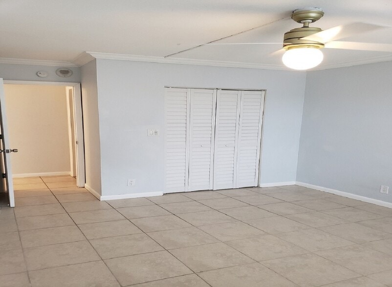 Building Photo - 200 S Birch Rd