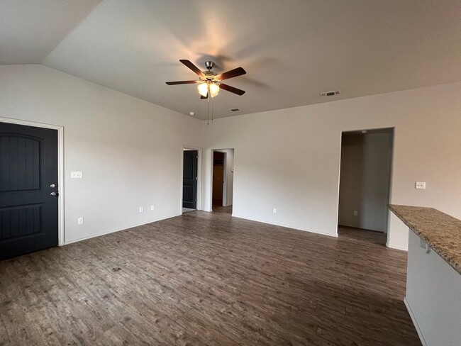 Building Photo - 4 Bedroom Home In Frenship ISD!