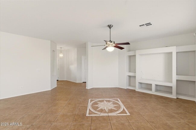 Building Photo - 8938 W Grovers Ave