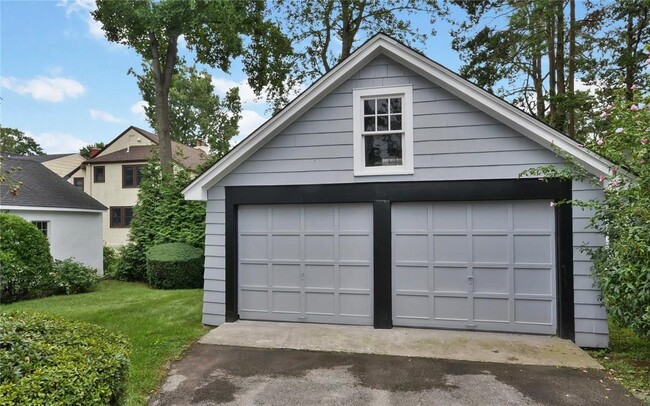 Building Photo - 63 Elm Ave