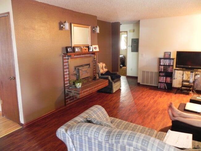 Building Photo - Pet-Friendly Condo