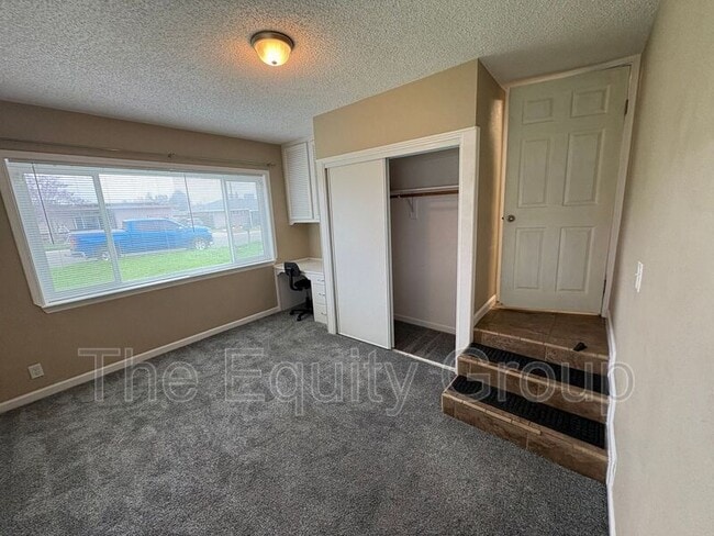 Building Photo - 600 N Dickran Dr