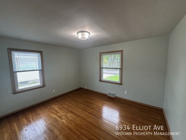 Building Photo - 6934 Elliot Ave