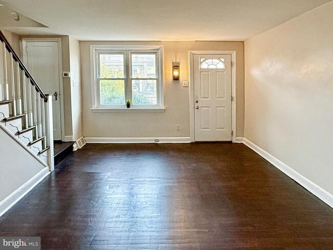 Building Photo - 116 W Berkley Ave