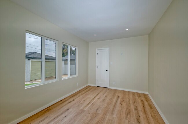 Building Photo - 11114 Ruthelen St