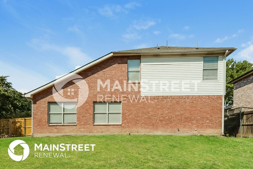 Building Photo - 4602 Lee Hutson Ln