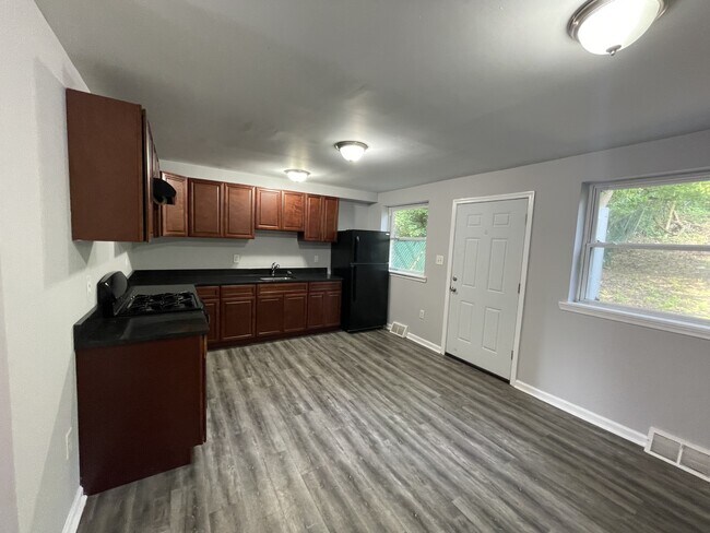 Building Photo - 261 E Haines St