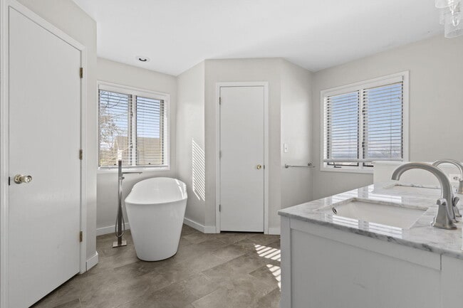 Building Photo - 42 Irish Hills Blvd