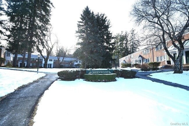 Building Photo - 590 Bedford Rd