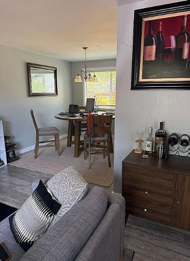 Building Photo - Beautiful Updated 5 Bed 3.5 Bath House in Central Fort Collins!