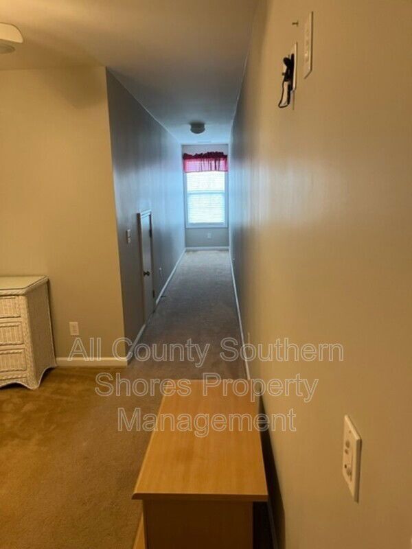 Building Photo - 264 Viareggio Road