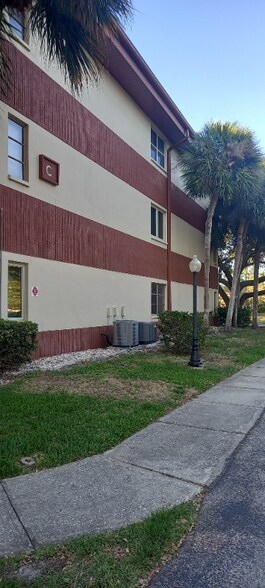 Building Photo - 2650 Countryside Blvd