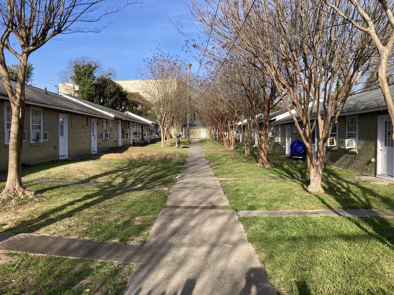 Primary Photo - Pursley Court Apartments