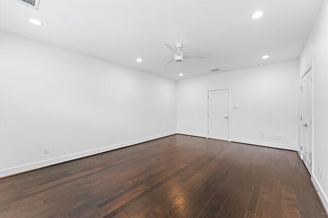 Building Photo - 7722 Jack Oak Ave