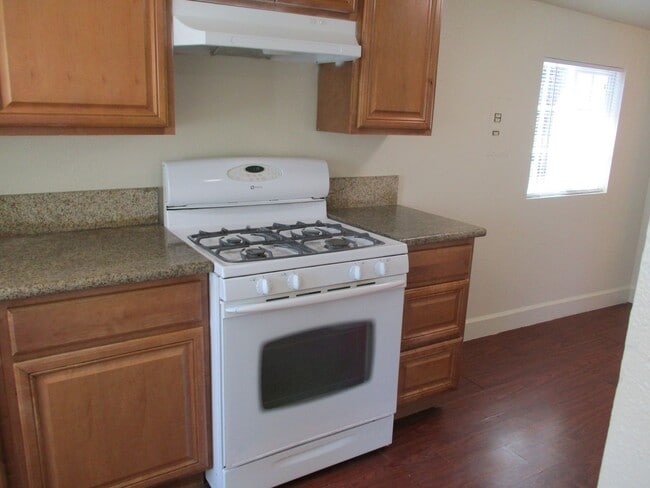 Building Photo - Move In Special 1/2 off the 1st Month's Rent!