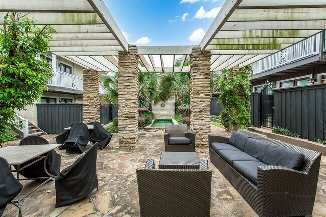 Building Photo - 5904 Sandhurst Ln