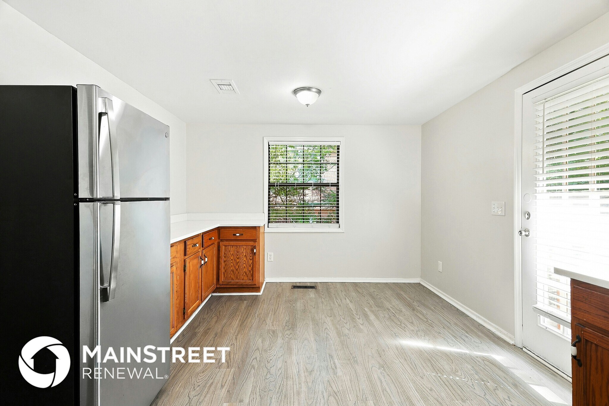 Building Photo - 5057 Oak Leaf Cir
