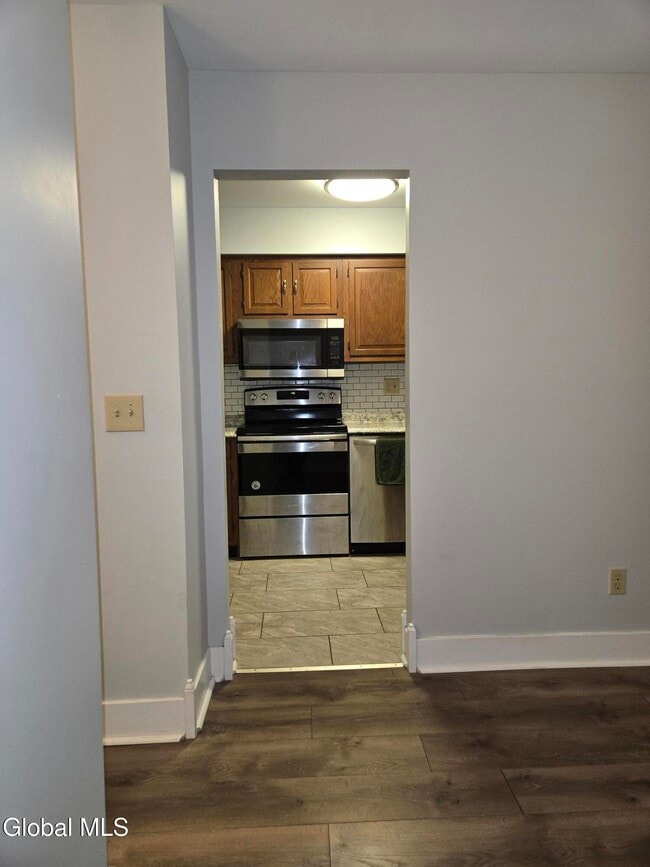 Building Photo - 93 Ridgewood Terrace