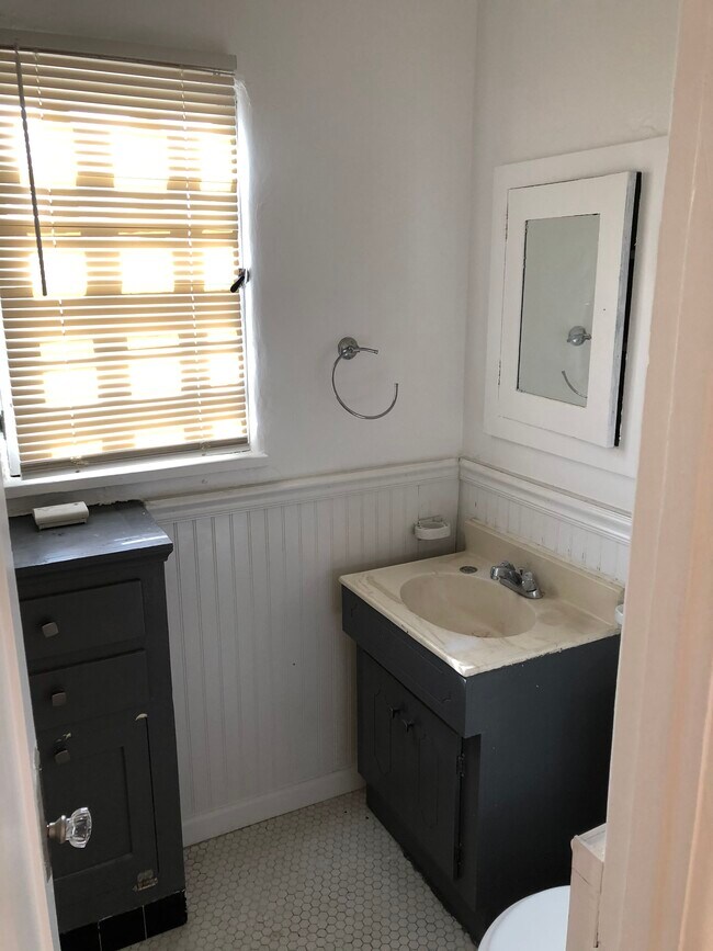 Charming bathroom - 8327 Blackburn Ave