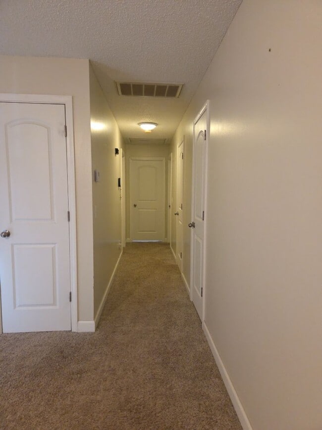 Building Photo - 3 Bed, 1 Bath, 1 Car Garage House for Rent in Bolivar, MO! Large fenced in backyard!!