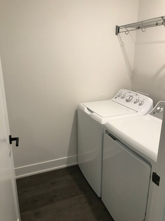 Building Photo - Petrosa 3 Bedroom Townhome