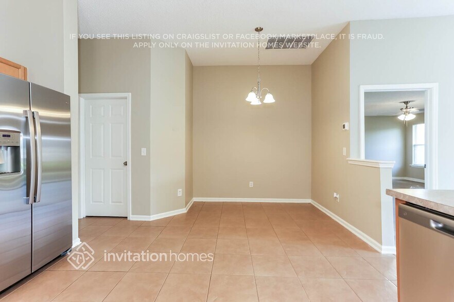 Building Photo - 10996 Apple Blossom Trail E