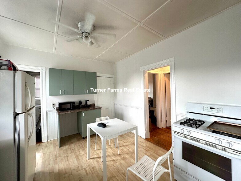 Primary Photo - 123 Boston St