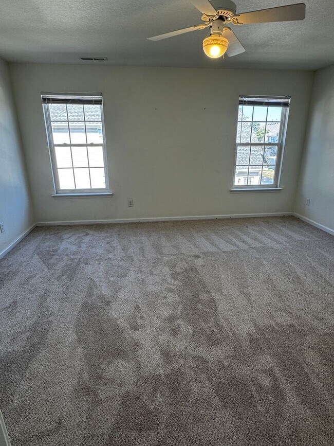 Building Photo - BEAUTIFUL OPEN FLOOR PLAN